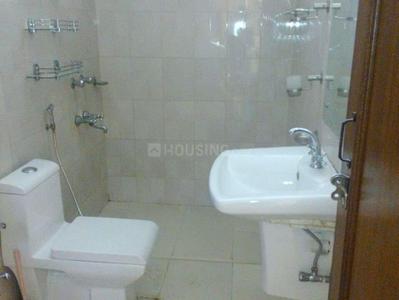Bathroom Image of 1500 Sq.ft 2 BHK Builder Floor for rent in Green Park New Delhi for Rs. 80000