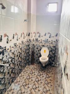 Bathroom Image of 1300 Sq.ft 2 BHK Independent House for rent in Haji Ganj Patna for Rs. 12000
