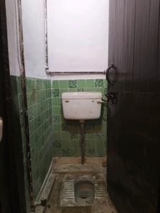 Common Bathroom Image of 1400 Sq.ft 4 BHK Apartment / Flat for sale in DDA Flats, Vikaspuri New Delhi for Rs. 9000000
