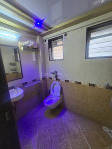 Bathroom Image of 1200 Sq.ft 3 BHK Apartment / Flat for rent in Laxman Jhoola Apartment, Andheri West Mumbai for Rs. 120000