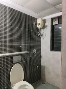 Common Bathroom One Image of 850 Sq.ft 1.5 BHK Apartment / Flat for sale in Lodha Palava Elite A To J, Palava Phase 2 Thane for Rs. 4000000