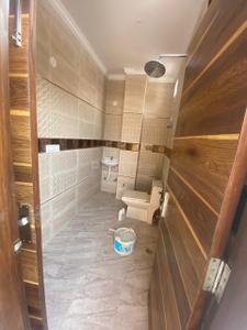Bathroom Image of 1009 Sq.ft 2 BHK Independent House for rent in RWA Lajpat Nagar 4 Colonies, Lajpat Nagar New Delhi for Rs. 40800