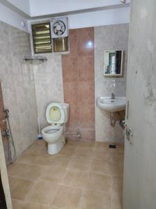Bathroom Image of 2000 Sq.ft 3 BHK Apartment / Flat for rent in Vaishnovi 3 TRNs, LB Nagar Hyderabad for Rs. 30000