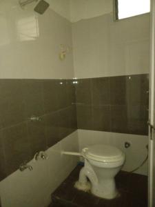 Common Bathroom Image of 1228 Sq.ft 2 BHK Apartment / Flat for sale in Sun Atmosphere, Shela Ahmedabad for Rs. 5700000