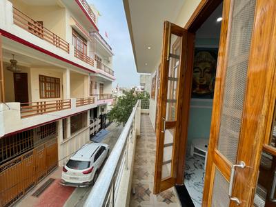 Balcony Image of 2000 Sq.ft 3 BHK Independent House for rent in Gomti Nagar Lucknow for Rs. 45000