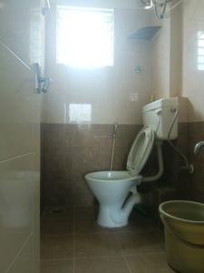 Common Bathroom Two Image of 450 Sq.ft 1 BHK Apartment / Flat for rent in Whitefield Bengaluru for Rs. 32000