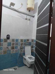 Bathroom Image of 750 Sq.ft 1 BHK Builder Floor for rent in Sector 15 Gurgaon for Rs. 28000