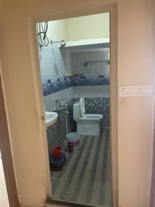 Bathroom Image of 850 Sq.ft 2 BHK Independent House for rent in Hosakerehalli Bengaluru for Rs. 18500