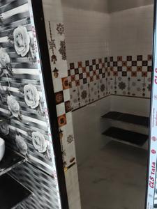 Bathroom Image of 1050 Sq.ft 3 BHK Independent House for rent in North Shastri Nagar Patna for Rs. 17000