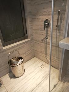 Common Bathroom Image of 1100 Sq.ft 2 BHK Apartment / Flat for rent in Khar Danda Mumbai for Rs. 220000