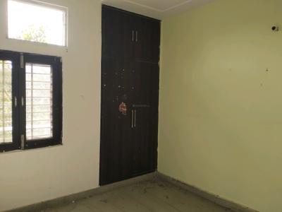 Bedroom Image of 850 Sq.ft 2 BHK Builder Floor for rent in Shalimar Bagh New Delhi for Rs. 18000