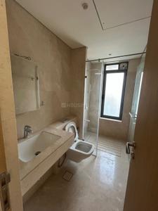 Bathroom Image of 2200 Sq.ft 4 BHK Apartment / Flat for sale in Lokhandwala Minerva, Worli Mumbai for Rs. 135000000