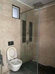 Bathroom Image of 2100 Sq.ft 3 BHK Apartment / Flat for rent in Lokhandwala Minerva, Worli Mumbai for Rs. 365000