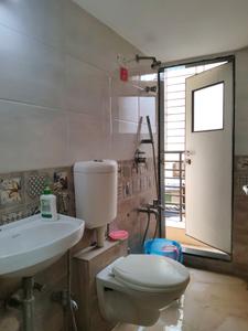 Common Bathroom Image of 533 Sq.ft 1 BHK Apartment / Flat for rent in Kasarvadavali Thane for Rs. 26000