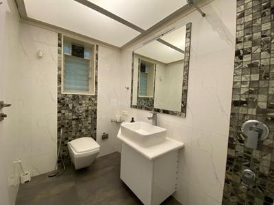 Image of 1850 Sq.ft 4 BHK Apartment / Flat for rent in Kamala Hill Roof, Pali Hill, Mumbai for Rs. 450000