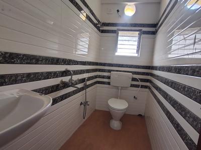 Bathroom Image of 1350 Sq.ft 3 BHK Apartment / Flat for sale in Kasba Kolkata for Rs. 8700000