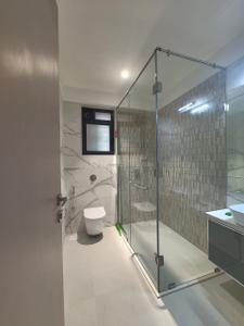 Bathroom Image of 3520 Sq.ft 5 BHK Apartment / Flat for sale in Chembur Mumbai for Rs. 90000000