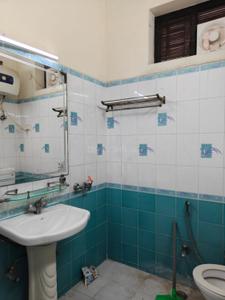 Bathroom Image of 2500 Sq.ft 4 BHK Apartment / Flat for sale in Pandu Nagar Kanpur for Rs. 20000000