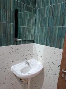 Bathroom Image of 550 Sq.ft 1 BHK Apartment / Flat for rent in BTM Layout 2nd Stage Bengaluru for Rs. 28000