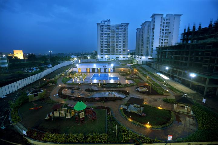 Pharande L Axis Main Image 1