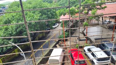 Balcony Image of 750 Sq.ft 3 BHK Apartment / Flat for sale in Royal Palms Summit Apartments, Goregaon East Mumbai for Rs. 10000000