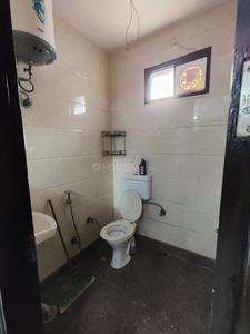 Bathroom Image of 580 Sq.ft 2 BHK Builder Floor for rent in Shalimar Bagh New Delhi for Rs. 26000
