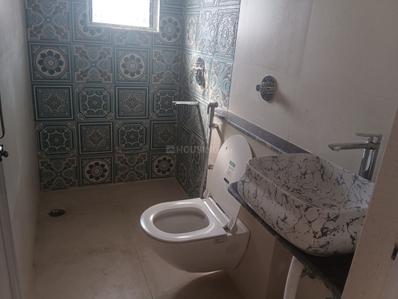 Bathroom Image of 2300 Sq.ft 6 BHK Apartment / Flat for sale in Metro Apartment, Tangra Kolkata for Rs. 20000000