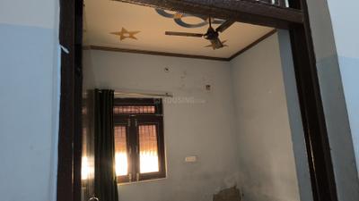 Bedroom Image of 800 Sq.ft 2 BHK Independent House for rent in Nagla Sadola Mathura for Rs. 15000