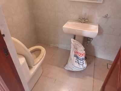Bathroom Image of 1800 Sq.ft 2 BHK Builder Floor for rent in Gulmohar Park New Delhi for Rs. 80000
