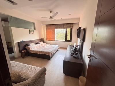 Bedroom Image of 2550 Sq.ft 3 BHK Builder Floor for sale in Defence Colony New Delhi for Rs. 120000000