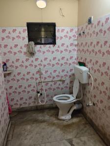 Bathroom Image of 890 Sq.ft 2 BHK Builder Floor for rent in Uttarpara Hooghly for Rs. 9000