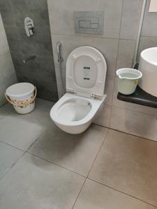 Common Bathroom Image of 980 Sq.ft 2 BHK Apartment / Flat for sale in Mahindra Alcove Wing D And E, Andheri East Mumbai for Rs. 25000000