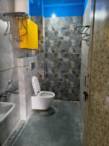Bathroom Image of 600 Sq.ft 1 BHK Builder Floor for rent in Ansal Group Housing 1 Sector L, Aliganj Lucknow for Rs. 12500
