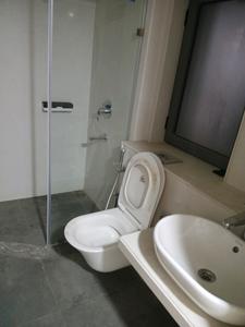 Common Bathroom Image of 1550 Sq.ft 3 BHK Apartment / Flat for sale in Lodha Enchante, Sion Mumbai for Rs. 47500000