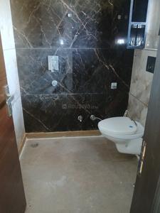 Bathroom Image of 800 Sq.ft 2 BHK Builder Floor for rent in Paschim Vihar New Delhi for Rs. 27800