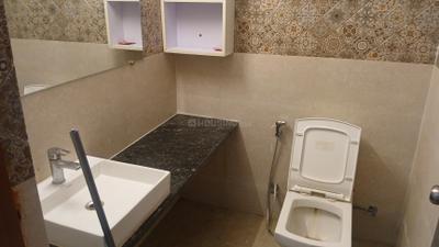 Bathroom Image of 435 Sq.ft 1 RK Apartment / Flat for sale in Paramount Golfforeste Oak &amp; Pine, Surajpur Greater Noida for Rs. 3100000