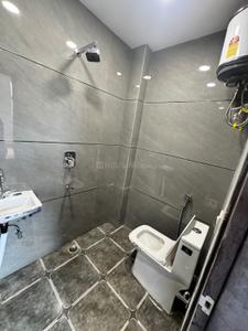 Bathroom Image of 485 Sq.ft 1 BHK Builder Floor for rent in Old Double Storey, Lajpat Nagar New Delhi for Rs. 25000