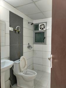 Common Bathroom Image of 1050 Sq.ft 2 BHK Apartment / Flat for rent in Gulshan Bellina, Noida Extension Greater Noida for Rs. 32000