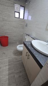 Bathroom Image of 2443 Sq.ft 3 BHK Apartment / Flat for rent in Casagrand Amberley, Thazhambur Chennai for Rs. 40000