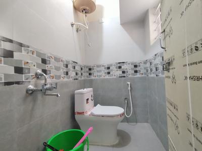 Bathroom Image of 550 Sq.ft 1 BHK Builder Floor for rent in Kudlu Gate Bengaluru for Rs. 21000