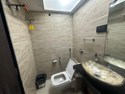 Bathroom Image of 1350 Sq.ft 3 BHK Apartment / Flat for rent in Kings Tower, Madanpura Mumbai for Rs. 129000