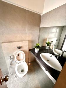Bathroom Image of 550 Sq.ft 2 BHK Apartment / Flat for rent in Siroya Level The Residences, Andheri West Mumbai for Rs. 66000