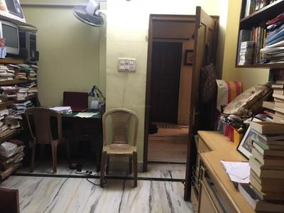 Living Room Image of 750 Sq.ft 2 BHK Builder Floor for sale in Dhakuria Kolkata for Rs. 8000000