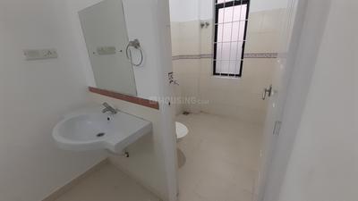 Bathroom Image of 1600 Sq.ft 2 BHK Apartment / Flat for rent in Kadavanthra Kochi for Rs. 32000