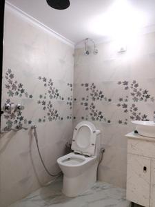 Common Bathroom Image of 540 Sq.ft 2 BHK Builder Floor for rent in Mahavir Enclave New Delhi for Rs. 19000