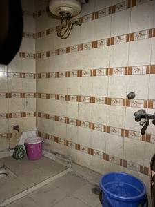 Bathroom Image of 600 Sq.ft 1 BHK Builder Floor for sale in Lal Kuan New Delhi for Rs. 3200000