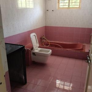 Bathroom Image of 2300 Sq.ft 3 BHK Independent House for rent in Vallabh Vidhyanagar Anand for Rs. 25000
