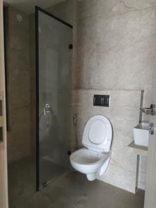 Common Bathroom Image of 900 Sq.ft 2 BHK Apartment / Flat for sale in Gateway, Santacruz West Mumbai for Rs. 50000000