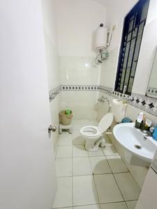 Bathroom Image of 4200 Sq.ft 4.5 BHK Independent House for rent in Magarpatta City Pune for Rs. 145000