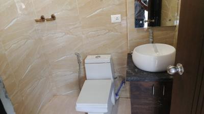 Bathroom Image of 750 Sq.ft 1 BHK Builder Floor for rent in Sushant Lok Phase 1 Gurgaon for Rs. 28000